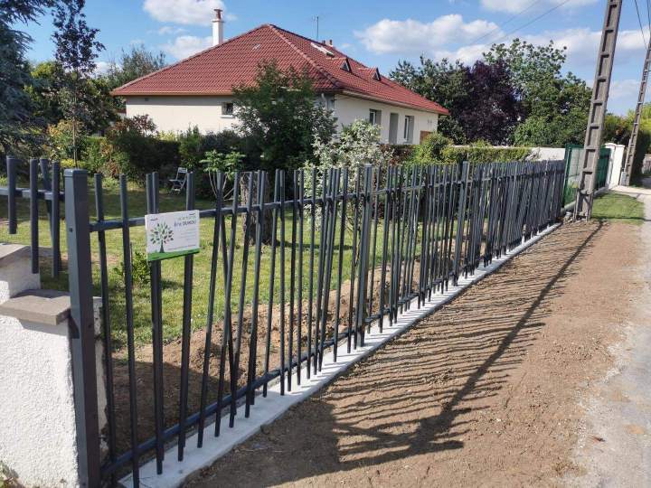 Pose de clôtures près d'Orléans